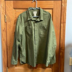 LL Bean Mens XL Green Long Sleeve Shirt. Gently used. Nice shirt! 99% cotton.
